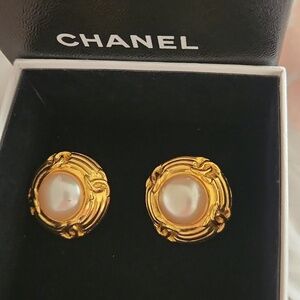 Chanel‎ CC Coco Mark 4-Tow Pearl Vintage Clip Earrings (24k Gold Plated)